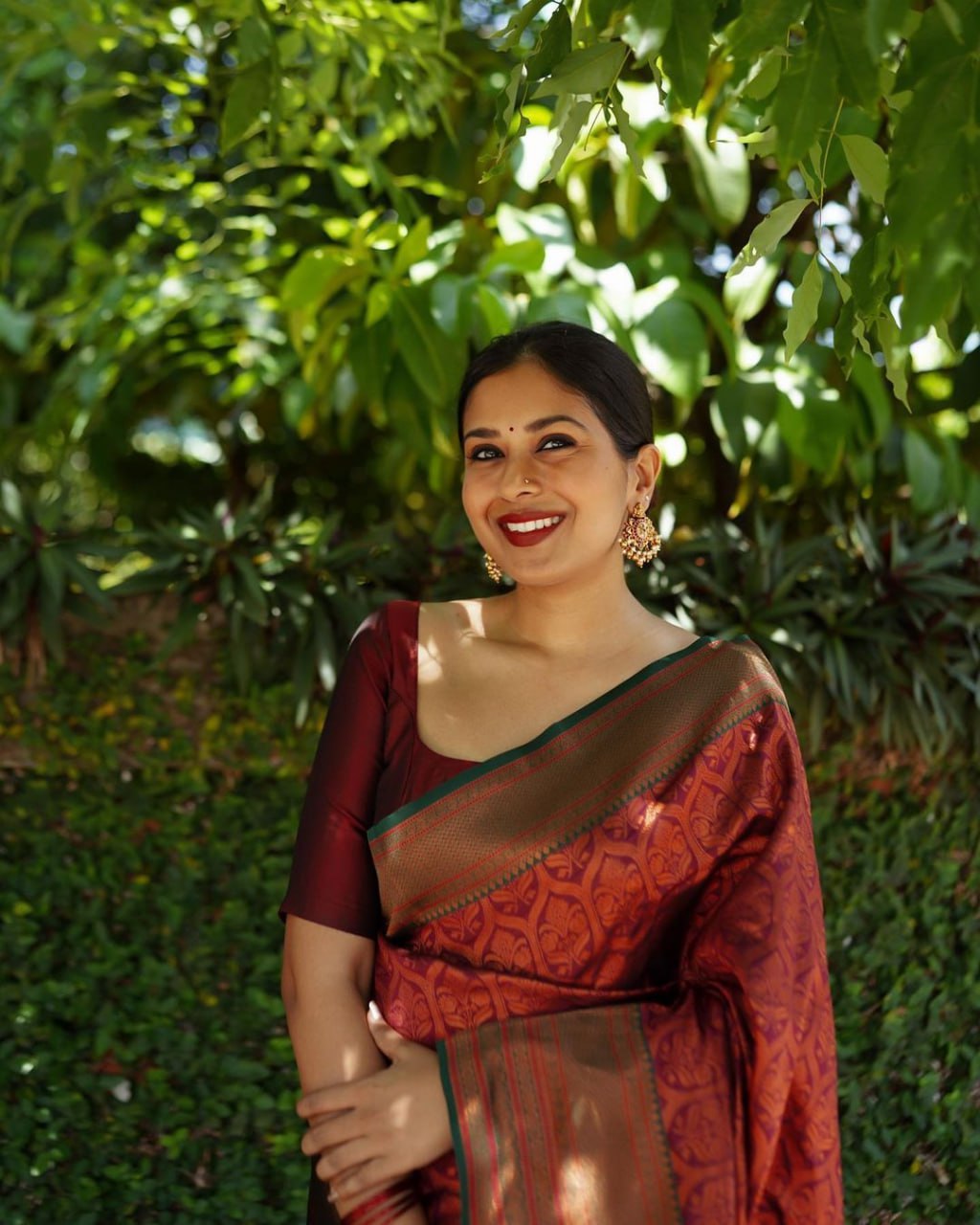 PURE BANARASI Silk Saree, Exuding Regal Charm With Its Rich Pallu And Intricate Brocade Blouse - Image 6