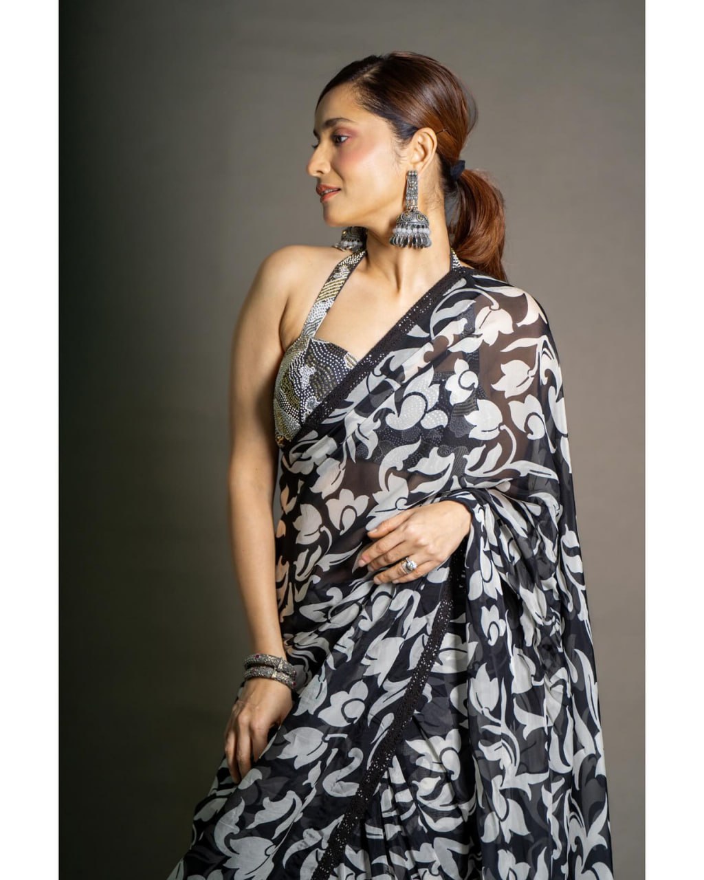 Premium georgette saree
work digital print saree with black sparkle lace border on saree - Image 3