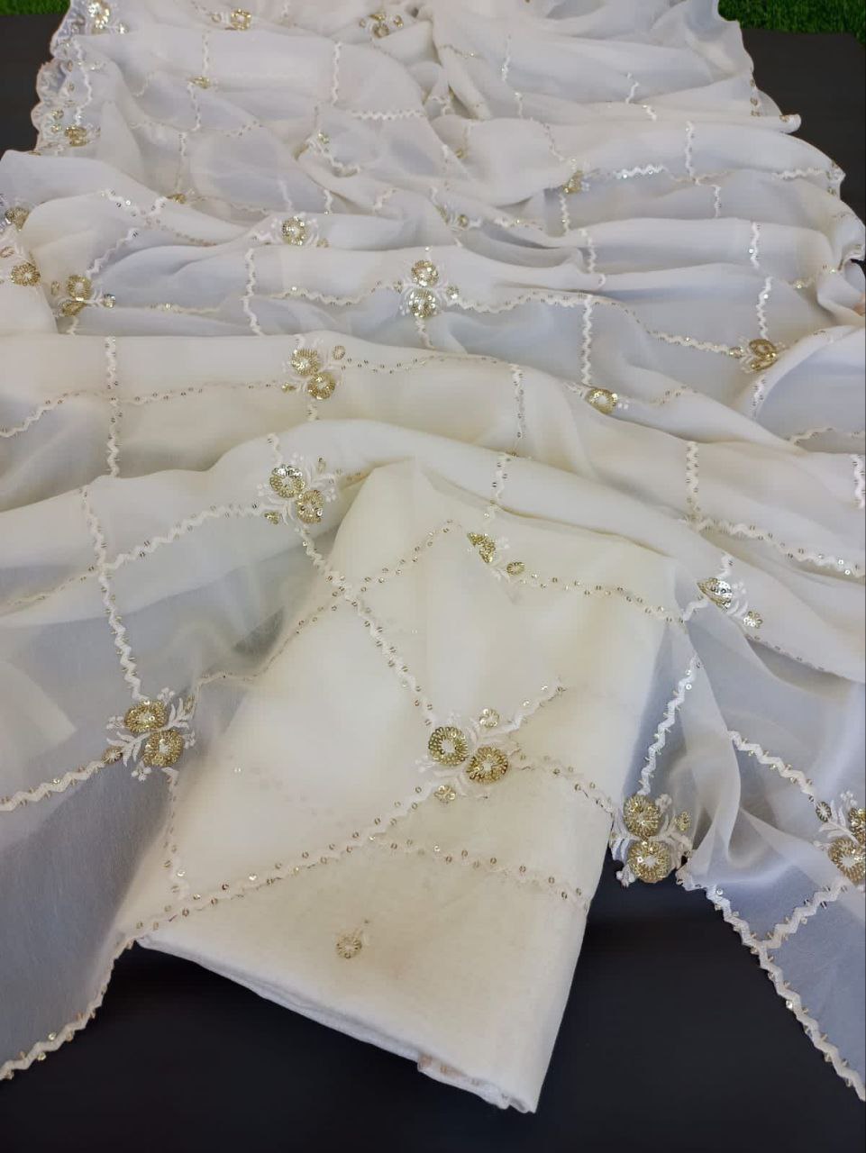 PURE FOX GEORGETTE SAREE WITH CUT WORK - Image 3