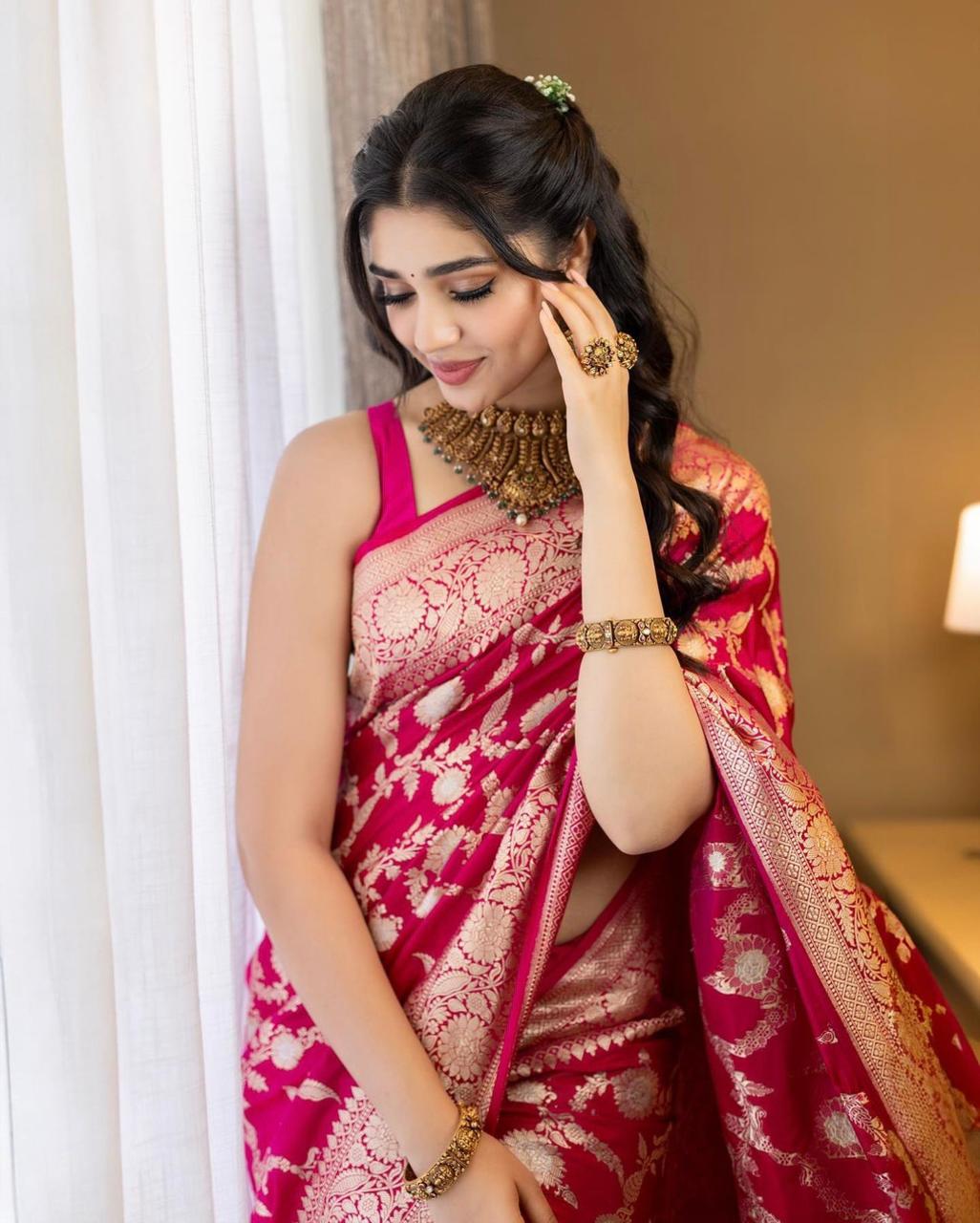 PURE BANARASI Silk Saree, Exuding Regal Charm With Its Rich Pallu - Image 8