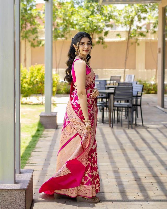 PURE BANARASI Silk Saree, Exuding Regal Charm With Its Rich Pallu - Image 3