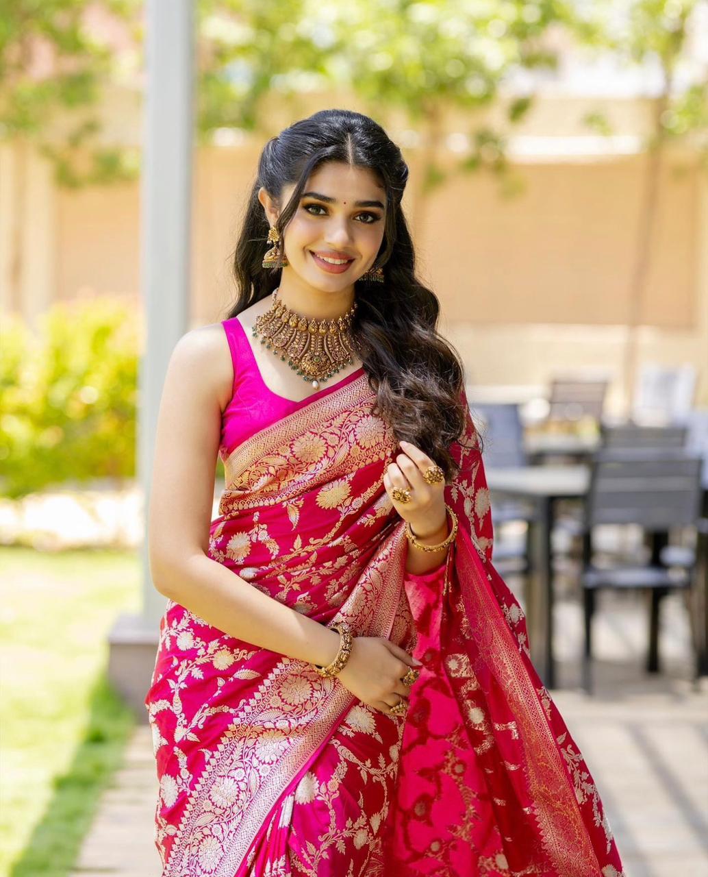 PURE BANARASI Silk Saree, Exuding Regal Charm With Its Rich Pallu - Image 6