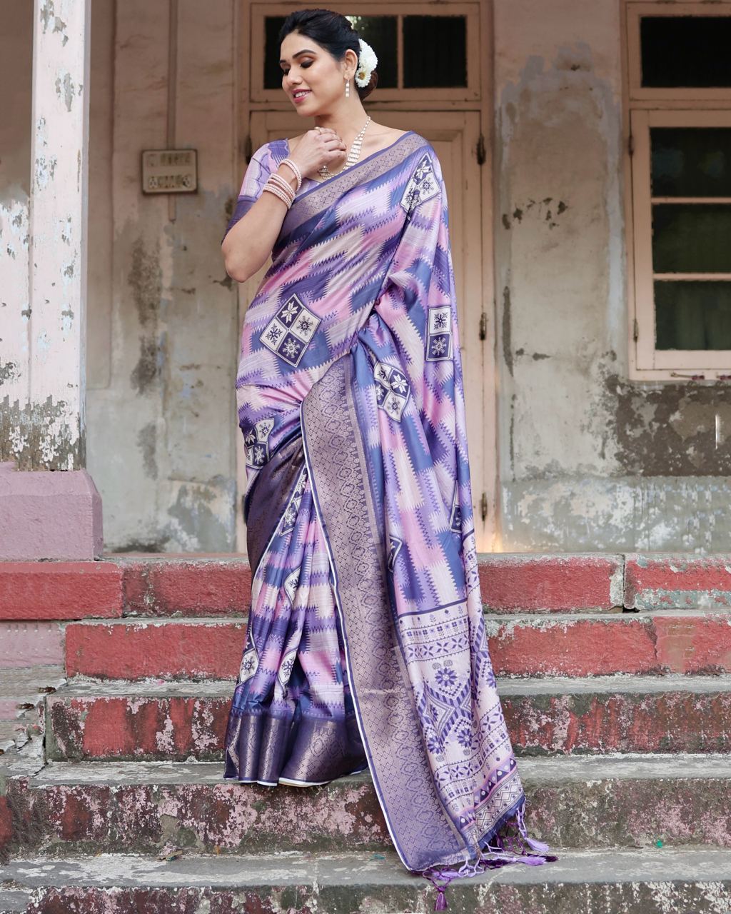Lavender Peach Digital Print Dolla Silk Party Wear Ethnic Saree With Blouse - Image 5