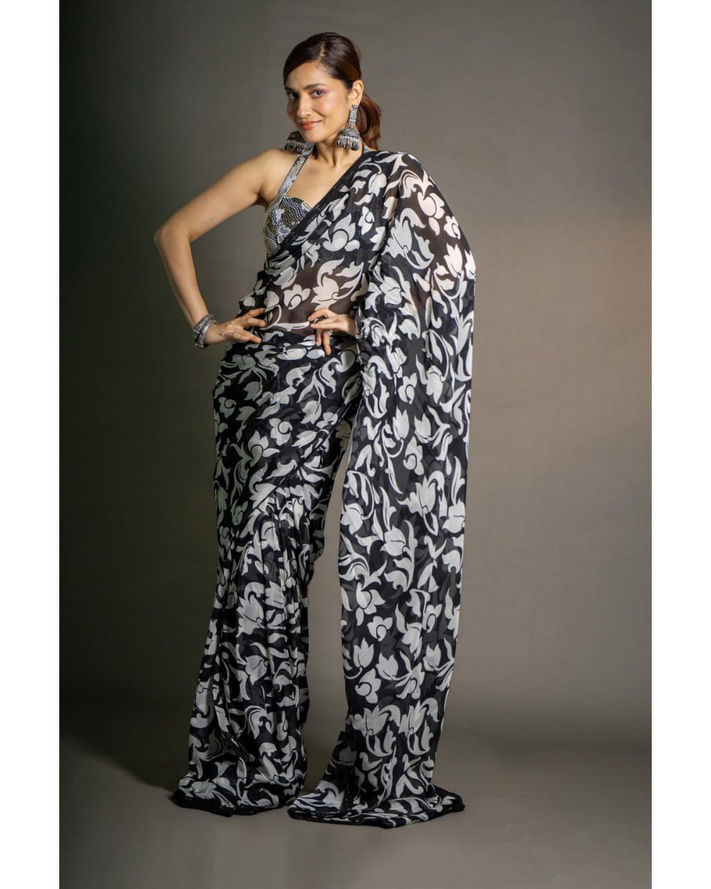 Premium georgette saree
work digital print saree with black sparkle lace border on saree - Image 2