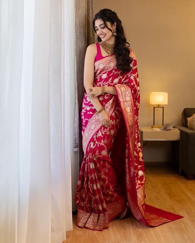 PURE BANARASI Silk Saree, Exuding Regal Charm With Its Rich Pallu - Image 2