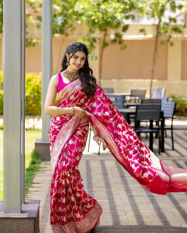 PURE BANARASI Silk Saree, Exuding Regal Charm With Its Rich Pallu - Image 4