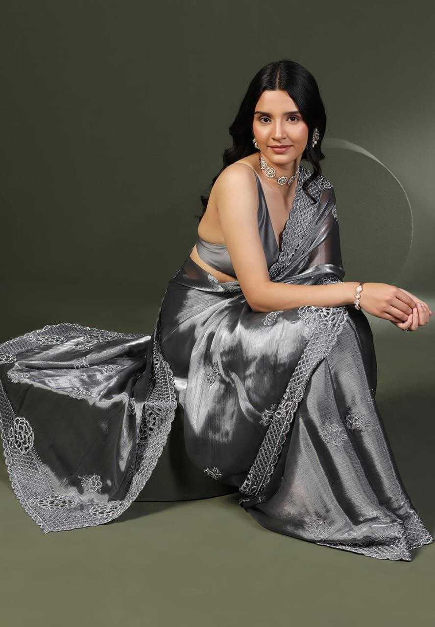 Soft Rich Burberry Silk Fabric Along With Designer Threads C-Pallu Work saree - Image 3