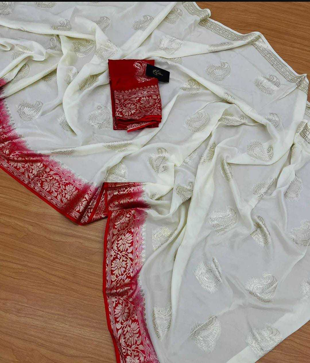 Pure viscose dola jacquard border saree with ready made red color blouse - Image 2