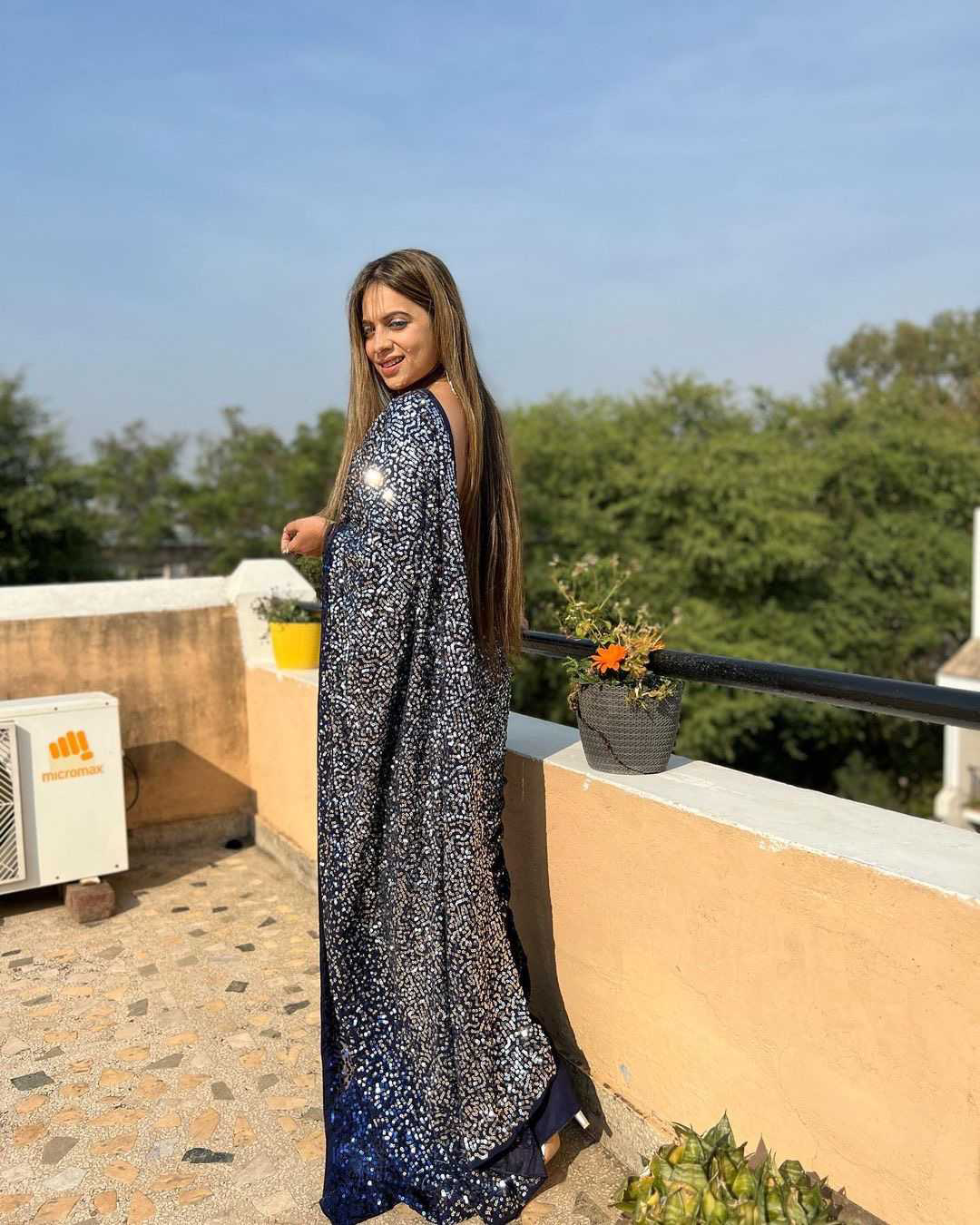 Navy Blue Beautiful Dual color 5 MM sequins embroidery work Saree - Image 6