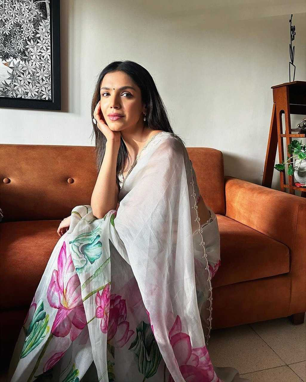 Organza Silk Reception Saree
in White and Off White with Printed work - Image 5