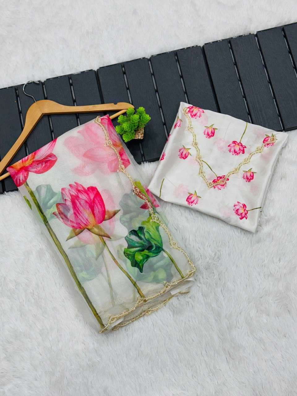 Organza Silk Reception Saree
in White and Off White with Printed work - Image 9