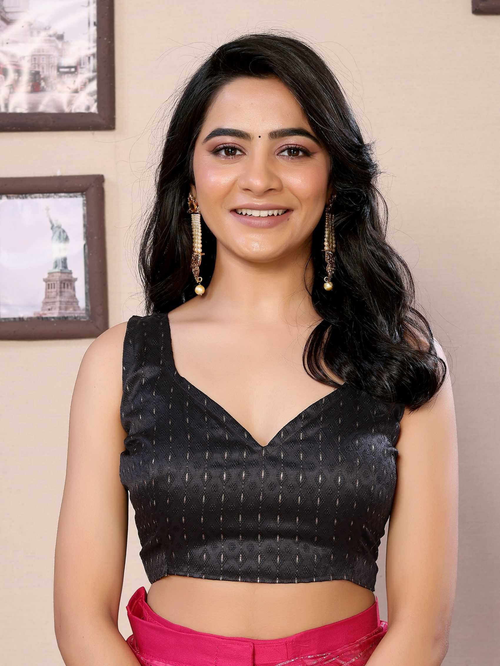 Pink Georgette Ready To Wear Saree With Contrast Blouse - Image 8