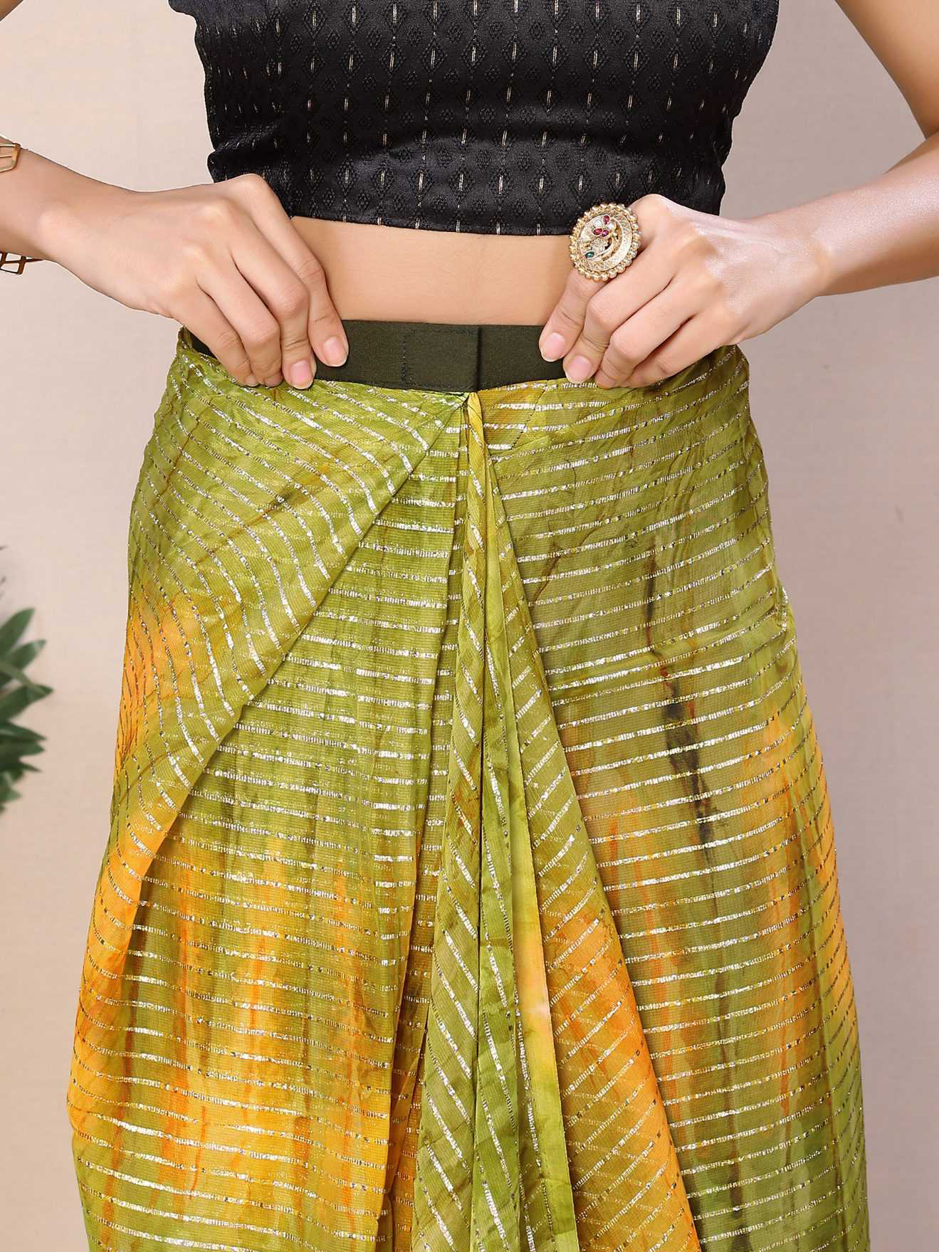 Green Georgette Ready To Wear Saree With Contrast Blouse - Image 5